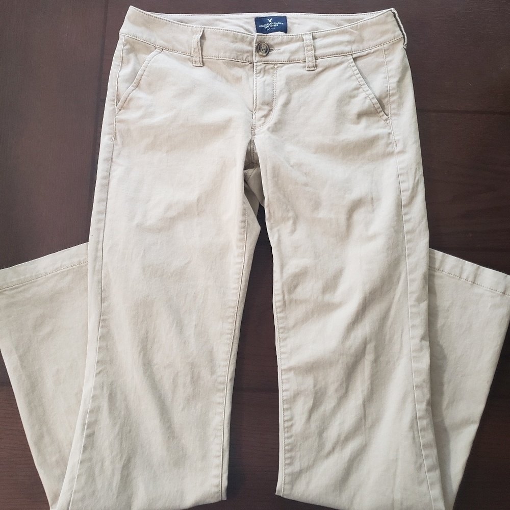 American Eagle Khakis bootcut 6 LONG